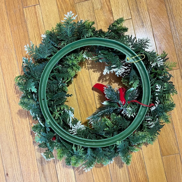 Vintage 80s Plastic Holiday / Christmas Wreath - Picture 4 of 4